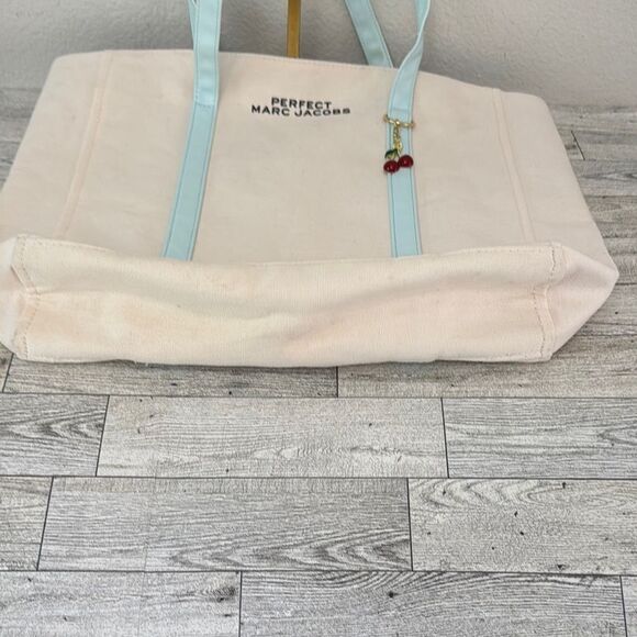 Perfect Marc Jacobs Cream & Blue Canvas Tote NEW - Picture 6 of 7
